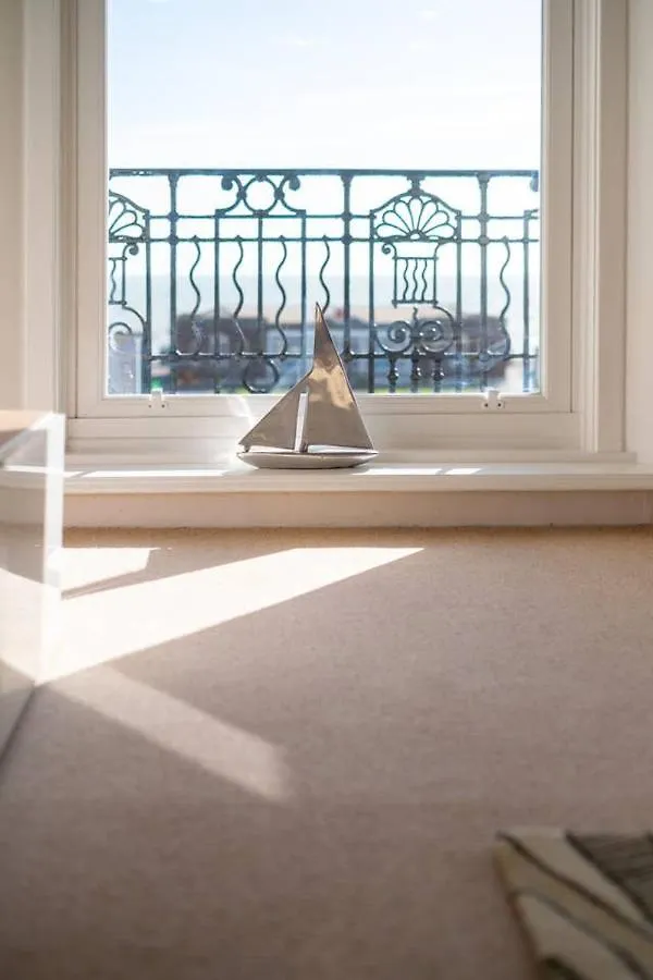 Spectacular Sea Views! Stylish Apt With Balcony Apartment Brighton